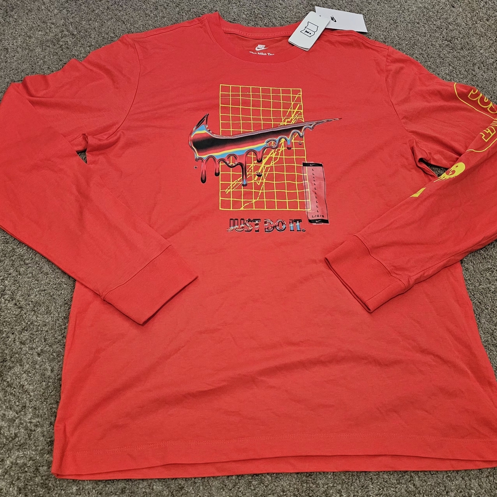 The Nike Tee Graphic - Picture 2 of 7
